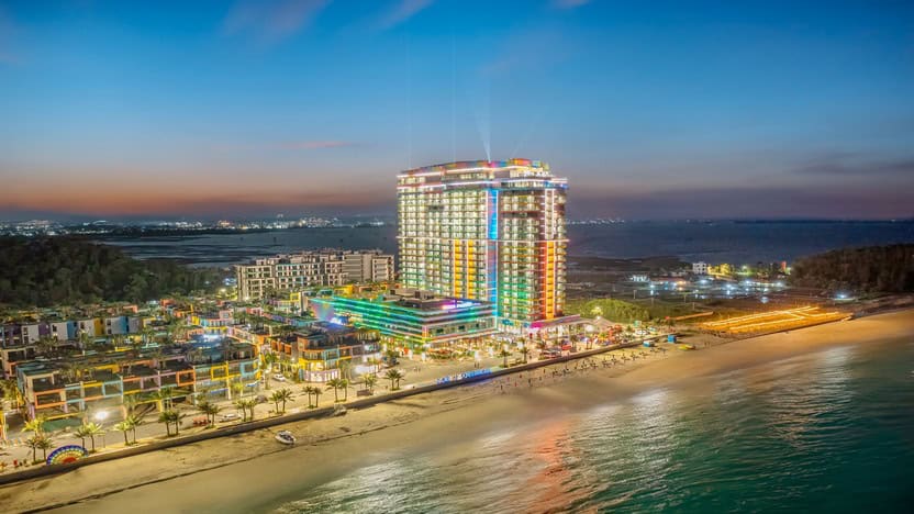 Flamingo Hải Tiến bên bờ biển Thanh Hóa
